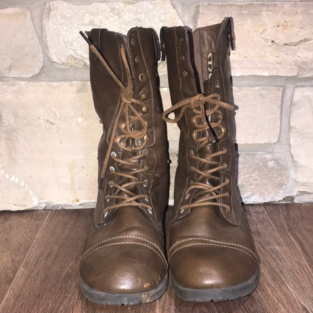 Brown lace up combat boots. Size 7.5
